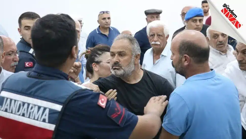 ÇED Toplantısında Tartışmaya Jandarma Müdahale Etti CED Toplantisinda Tartismaya Jandarma Mudahale Etti 3 jpg | Gündem Sivas™ Haber