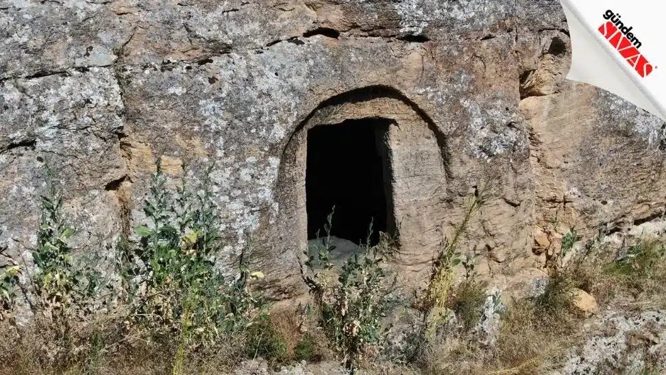 Gizemli Oyuk Merak Uyandırıyor Gizemli Oyuk Merak Uyandiriyor2 jpg | Gündem Sivas™ Haber