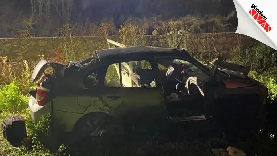 Otomobil Takla Atıp Tarlaya Uçtu Otomobil Takla Atip Tarlaya Uctu 2 jpg | Gündem Sivas™ Haber