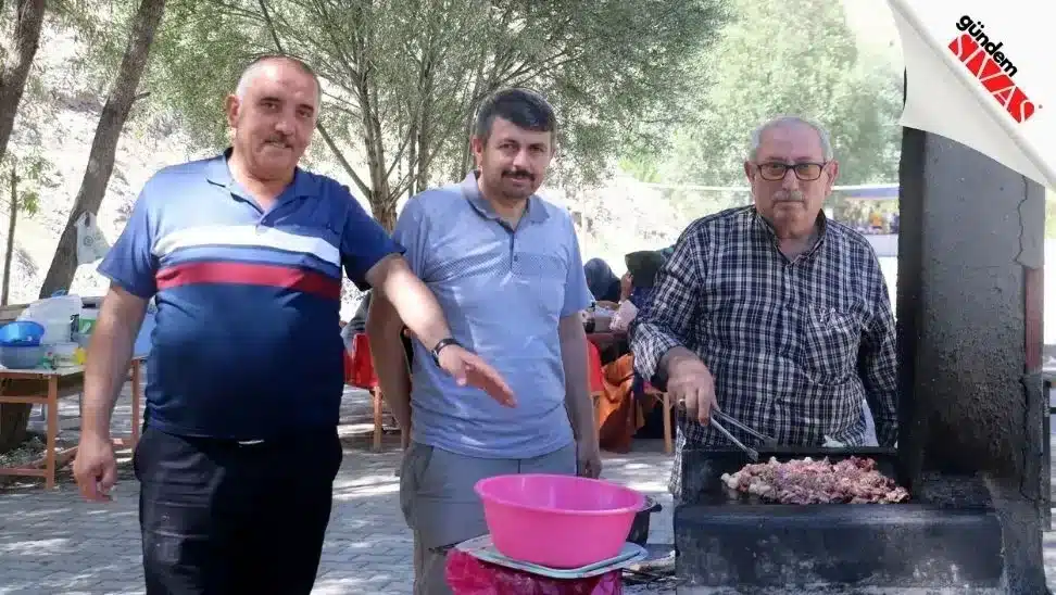Muhtarın Doğa Sevgisi Bozkırı Vahaya Dönüştürdü Muhtarin Doga Sevgisi Bozkiri Vahaya Donusturdu3 jpg | Gündem Sivas™ Haber
