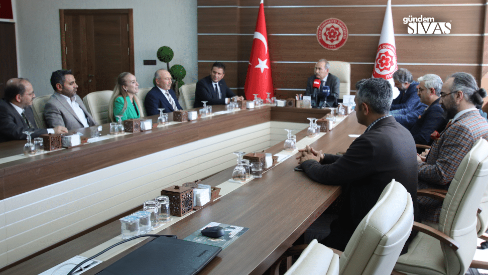 Sivas Cumhuriyet Üniversitesi Rektörlük Makamı Toplantı Salonu