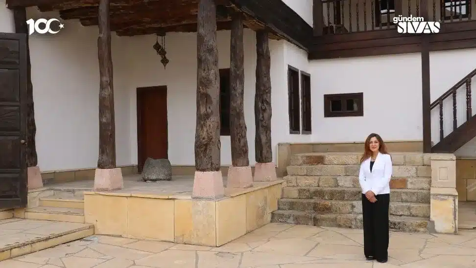 Asırlık ağaçlarla korunan tarihi konağın hikayesi