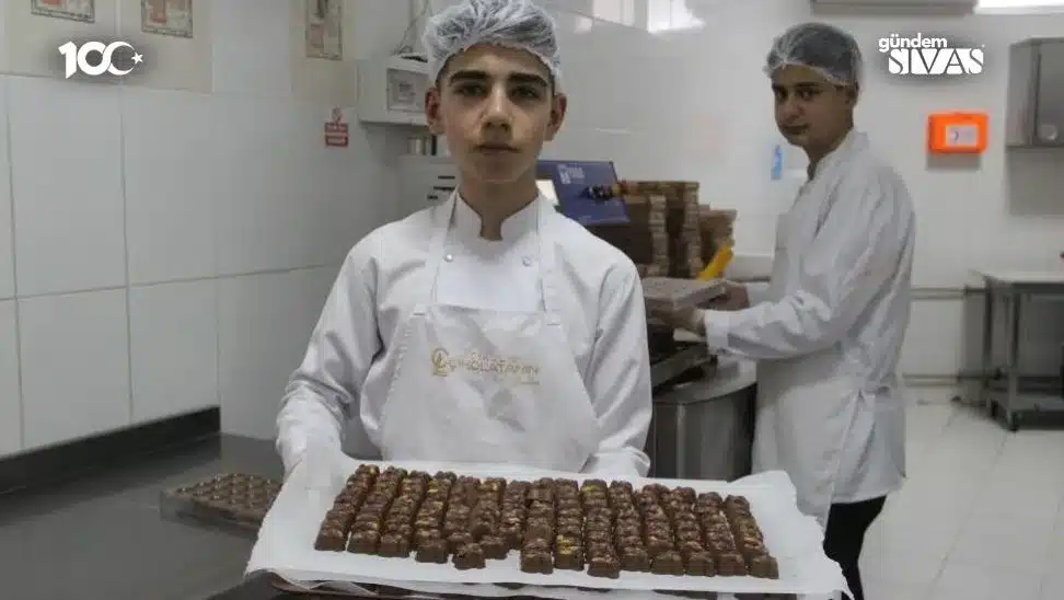 Öğrencilerden 100. Yıla Özel Çikolata Üretimi