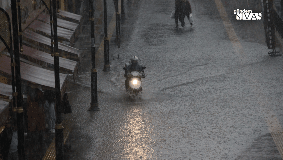 Sivas'ta Hayatı Olumsuz Etkiledi Saganak Yagis Sivasta Hayati Olumsuz Etkiledi 3 | Gündem Sivas™ Haber