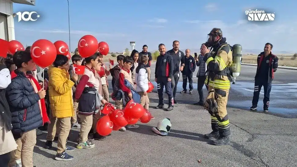 Sivasli Minik Ogrenciler Ucakla Tanisti 3 jpg | Gündem Sivas™ Haber