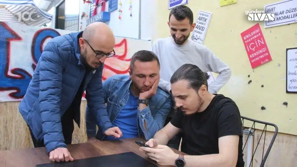 Sivaslı Sağlık Çalışanı Dolandırıcıyı Dolandırdı Sivasli Saglik Calisani Dolandiriciyi Dolandirdi2 jpg | Gündem Sivas™ Haber