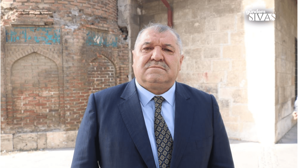 Tarihi Minare, Bilim ve Teknolojiyle Geleceğe Taşınıyor. 117 santimetre eğimiyle dikkat çeken Sivas Ulu Camii’nin minaresi yıkılma tehlikesine karşı, Türk ve İtalyan bilim adamları tarafından gerçekleştirilecek yenileme ile 40 metre uzunluğunda 8 adet özel çelik kazıkla korunacak.