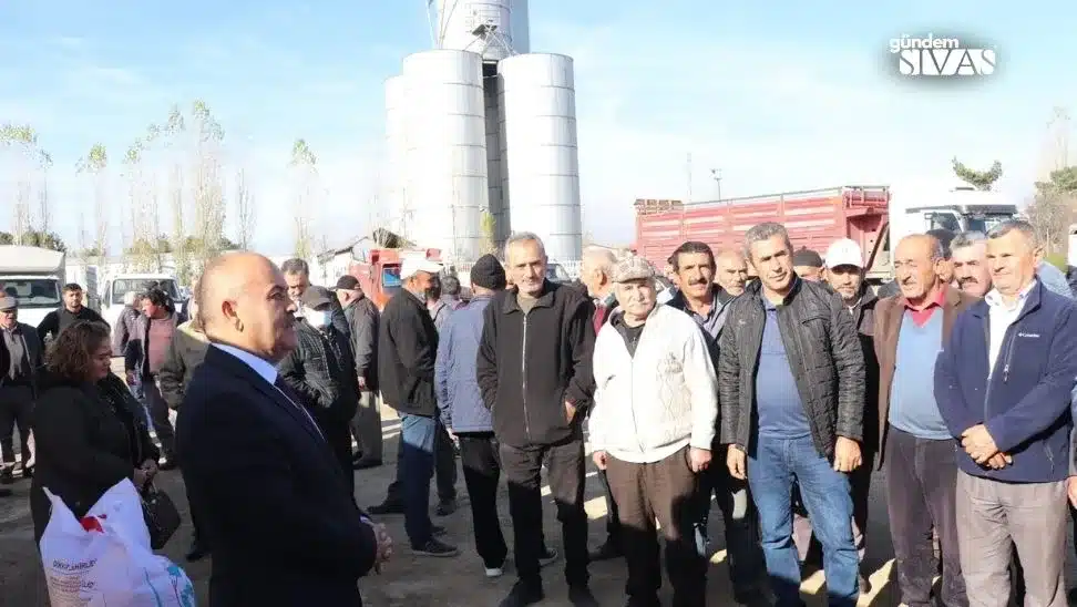Sivaslı Çiftçilere Arpa Desteği Geldi | Gündem Sivas™ | Sivas Haberleri Sivasli Ciftcilere Arpa Destegi Geldi1 jpg | Gündem Sivas™ | Sivas Haberleri