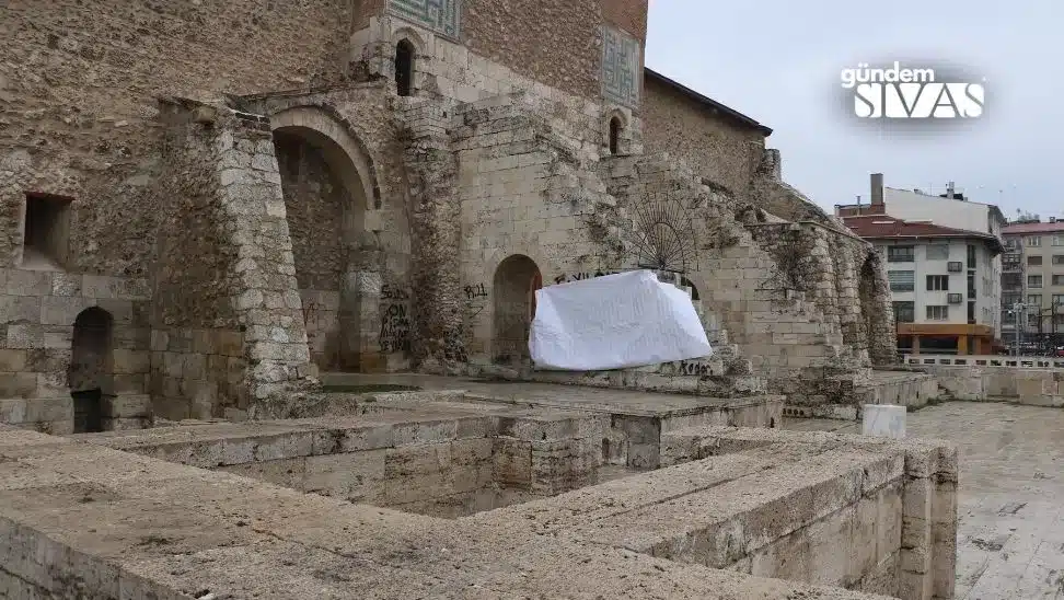 Çifte Minareli Medrese'nin Çaresi Brandada mı? Cifte Minareli Medresenin Caresi Brandada mi1 jpg | Gündem Sivas™ Haber
