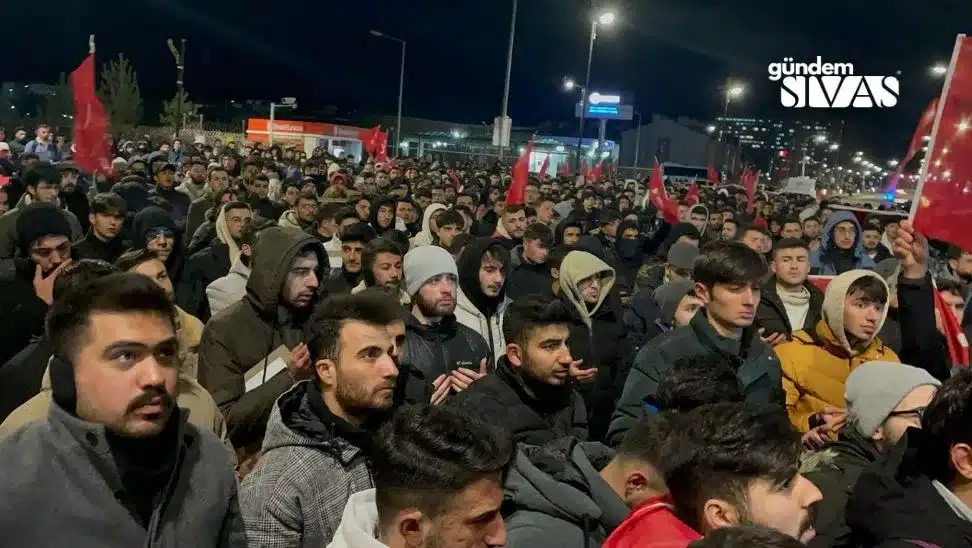 Ogrenciler Sehitler icin Yurudu 3 jpg | Gündem Sivas™ Haber