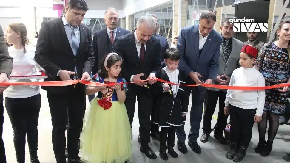 Renklerle Aydınlatılan En Uzun Gece Renklerle Aydinlatilan En Uzun Gece jpg | Gündem Sivas™ Haber