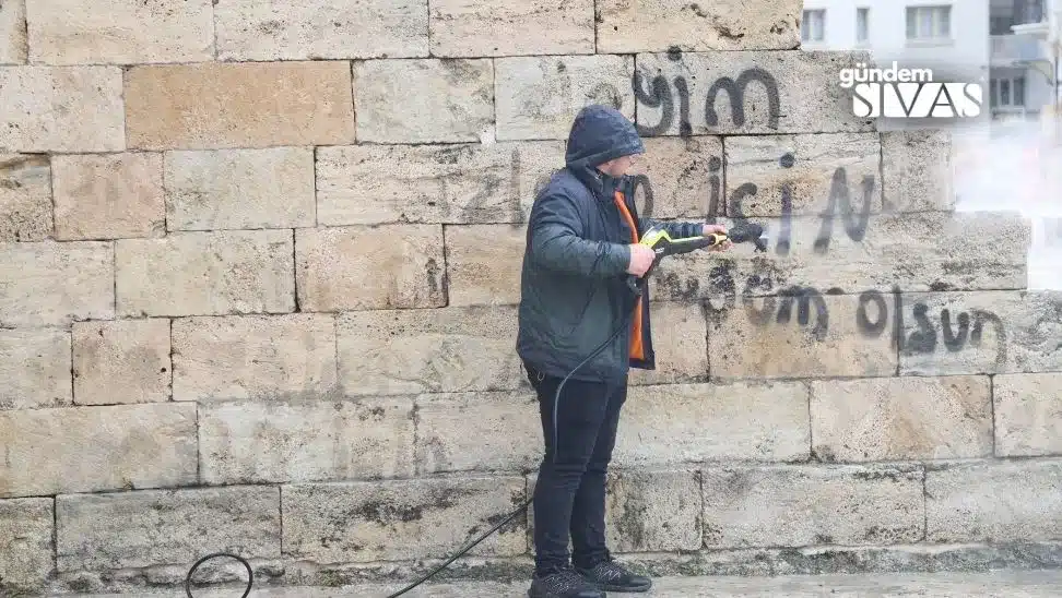 Tarihi Medreseye Yapılan Saygısızlık Temizlendi Tarihi Medreseye Yapilan Saygisizlik Temizlendi1 jpg | Gündem Sivas™ Haber