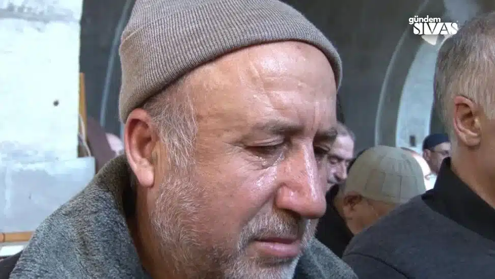 Yüzyıllardır Var Olan Camide Dualar, Filistin İçin Yükseldi Yüzyıllardır Var Olan Camide, Filistin İçin Yürekleri Yakan Dua