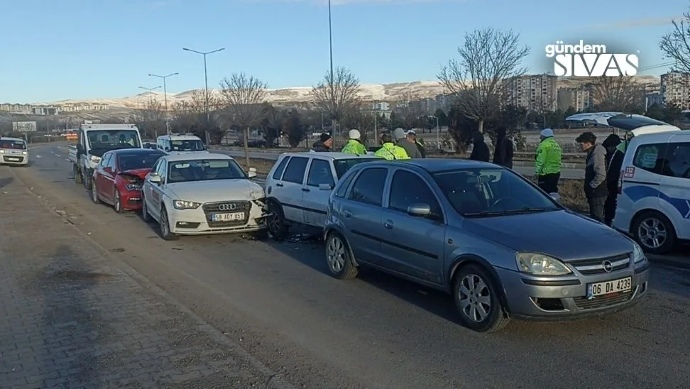 Zincirleme Kaza 10 Arac Birbirine Girdi 2 jpg | Gündem Sivas™ Haber
