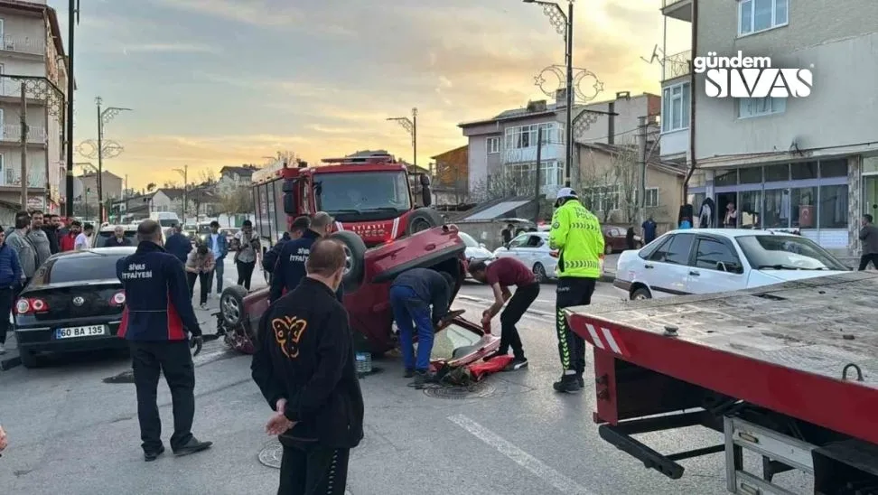 Sivasta Otomobil Takla Atarak Ters Dondu 2 jpg | Gündem Sivas™ Haber