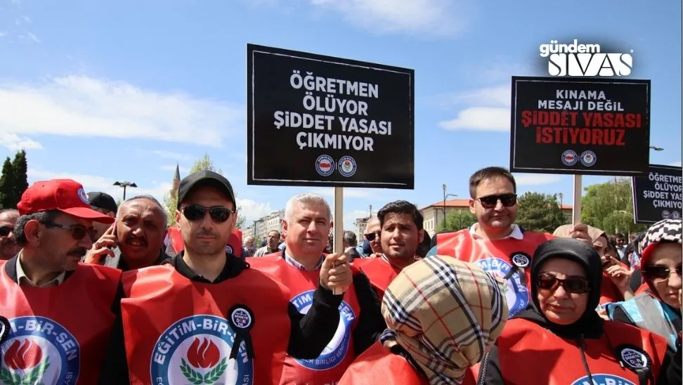 Sivasta Egitim Sendikalari Eylem Gerceklestirdi 2 jpg | Gündem Sivas™ Haber