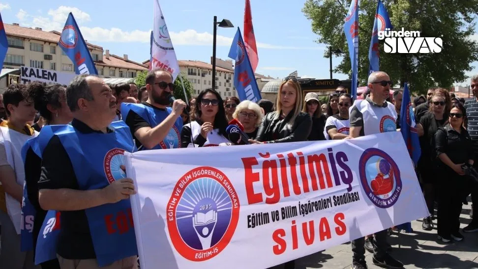 Sivasta Egitim Sendikalari Eylem Gerceklestirdi 3 jpg | Gündem Sivas™ Haber