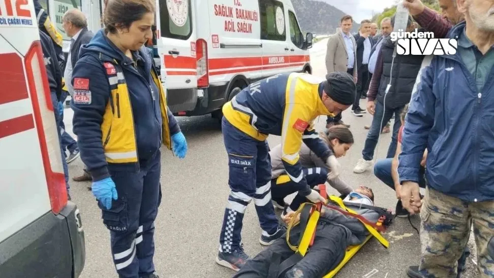 Sivas'ta Pikap Devrildi, 5 Yaralı!