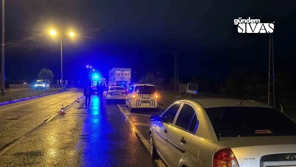 Sivasta Yagmurlu Yolda Arac Kizilirmaka Uctu 3 jpg | Gündem Sivas™ Haber
